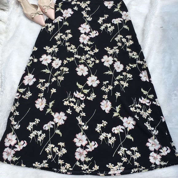 Bicé Dresses & Skirts - Bicé Flower Skirt 🌷🌷